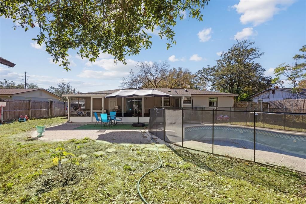 На продажу: $269,900 (4 спален, 1 ванн, 1170 Квадратных фут)