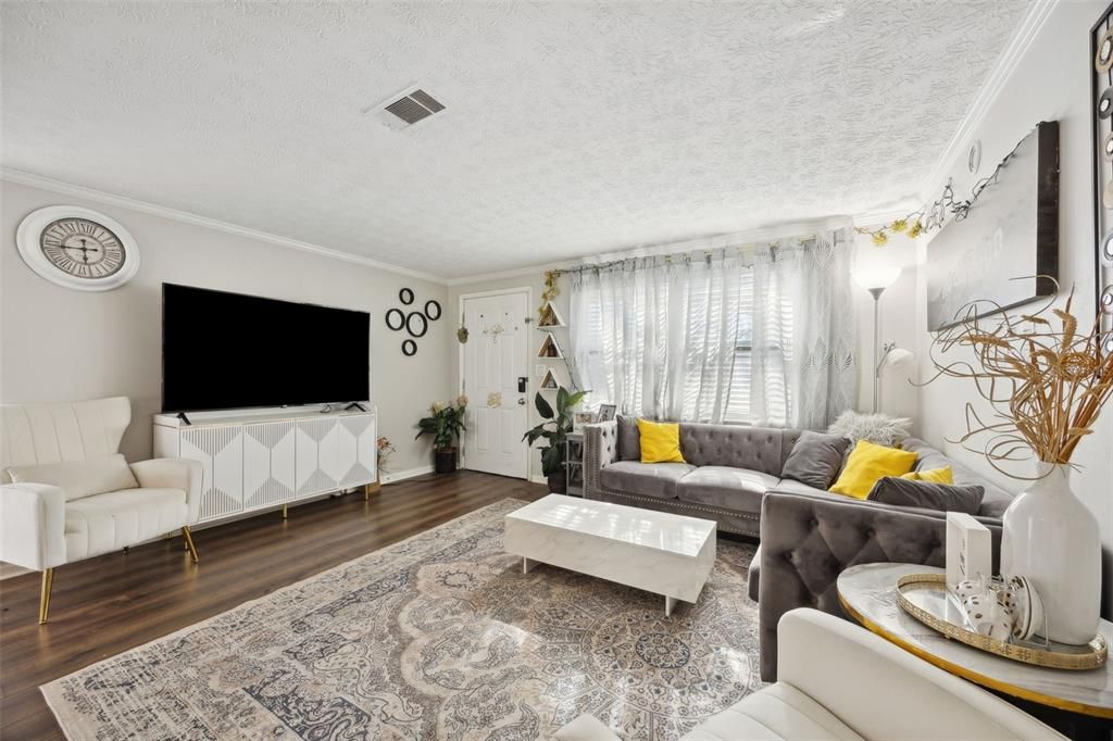 На продажу: $269,900 (4 спален, 1 ванн, 1170 Квадратных фут)