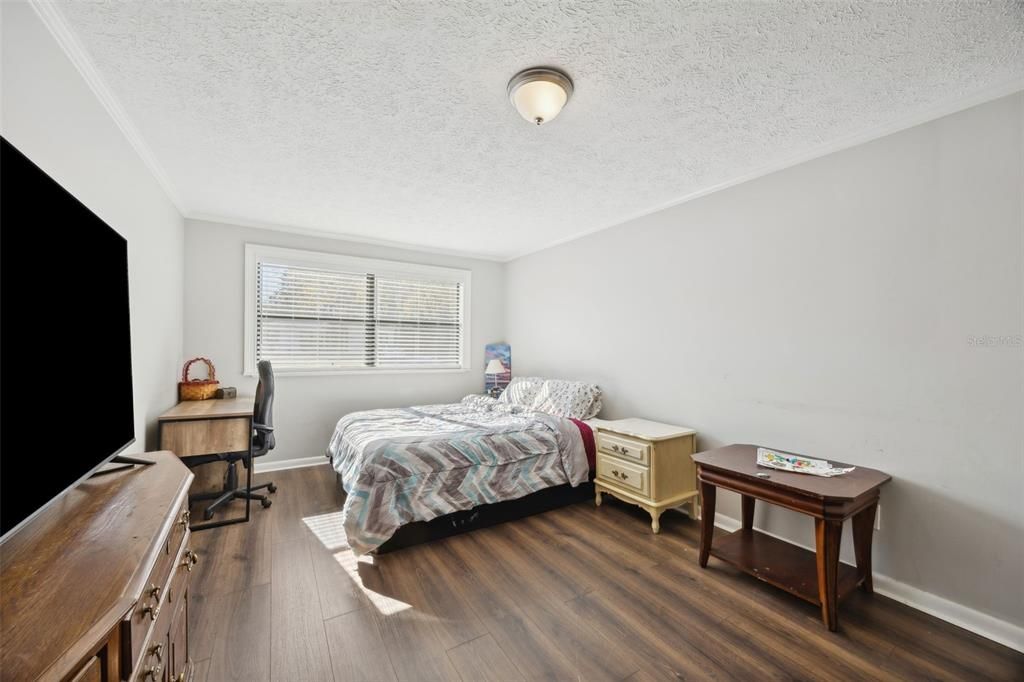 На продажу: $269,900 (4 спален, 1 ванн, 1170 Квадратных фут)