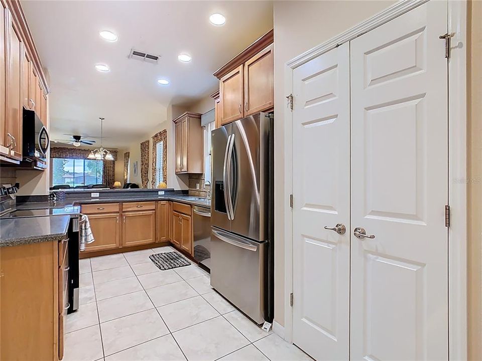 For Sale: $299,900 (2 beds, 2 baths, 1539 Square Feet)