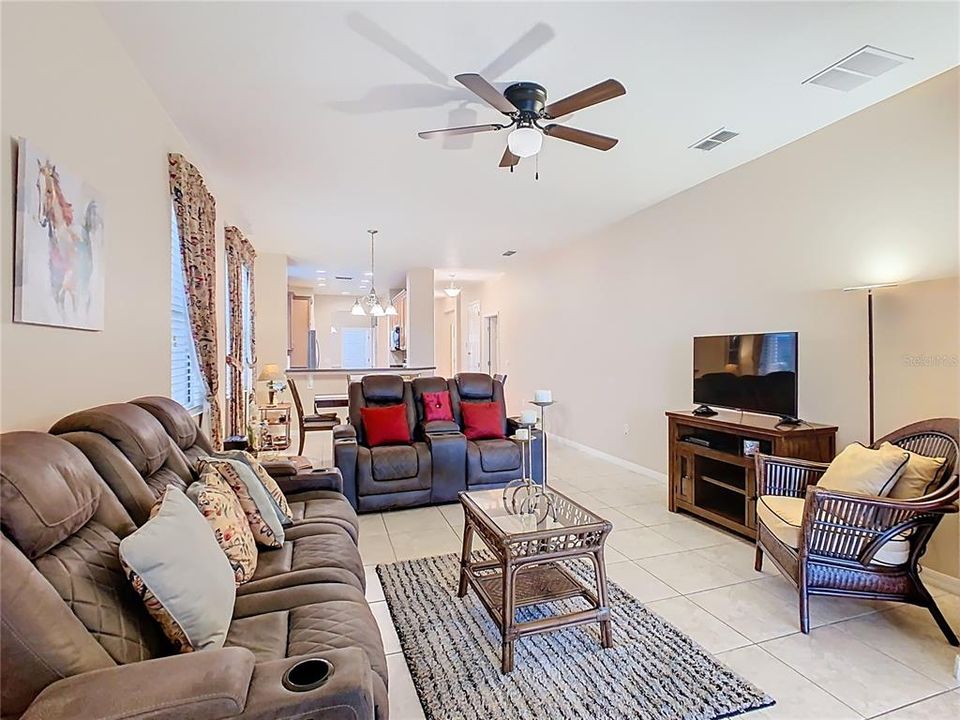 For Sale: $299,900 (2 beds, 2 baths, 1539 Square Feet)