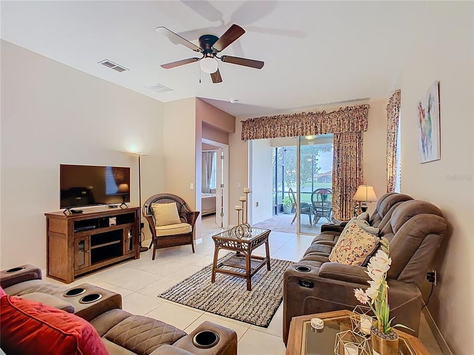 For Sale: $299,900 (2 beds, 2 baths, 1539 Square Feet)