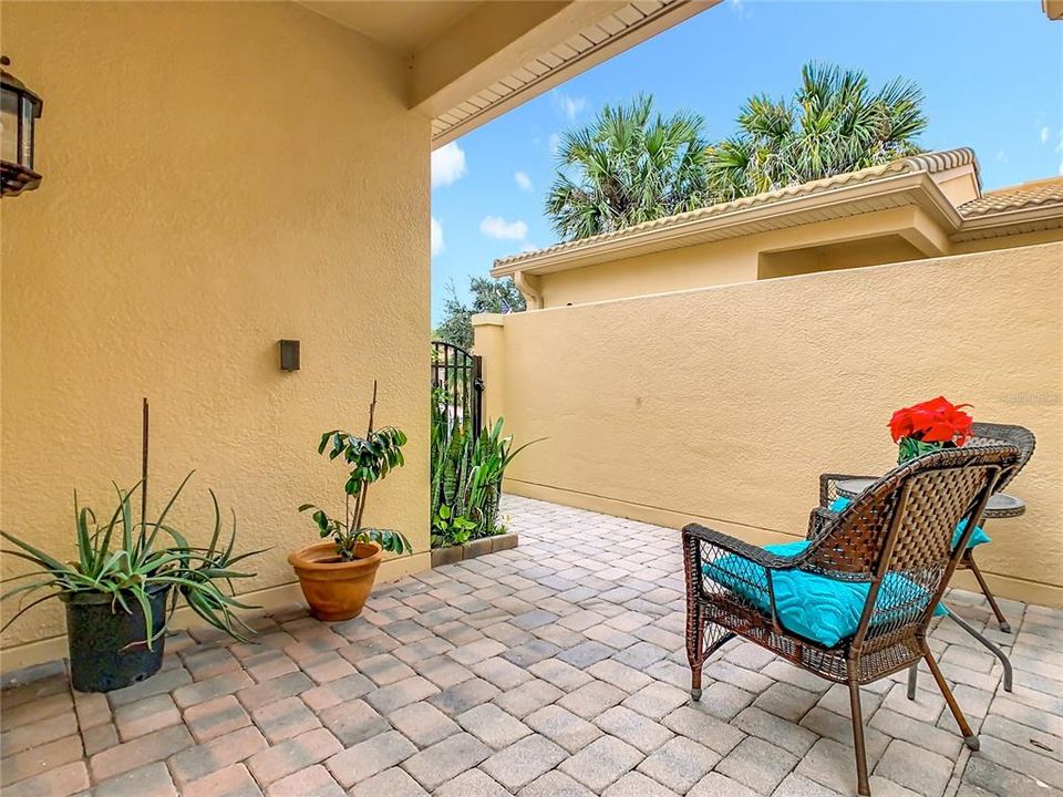 For Sale: $299,900 (2 beds, 2 baths, 1539 Square Feet)