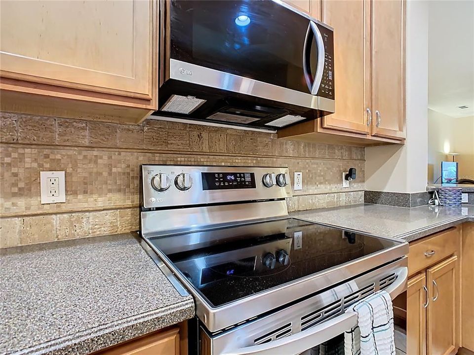 For Sale: $299,900 (2 beds, 2 baths, 1539 Square Feet)