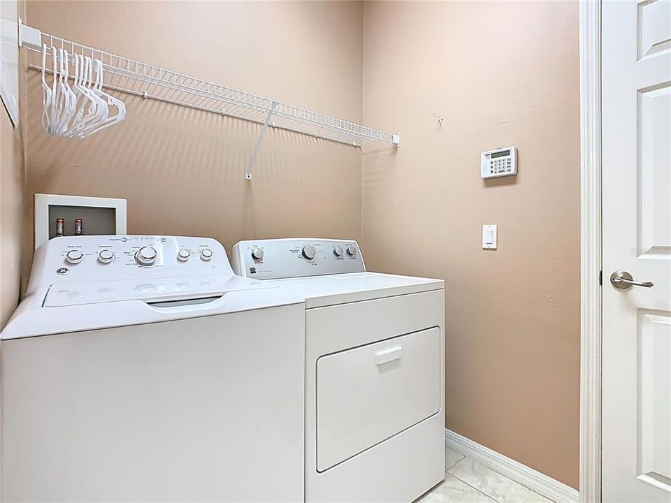 For Sale: $299,900 (2 beds, 2 baths, 1539 Square Feet)