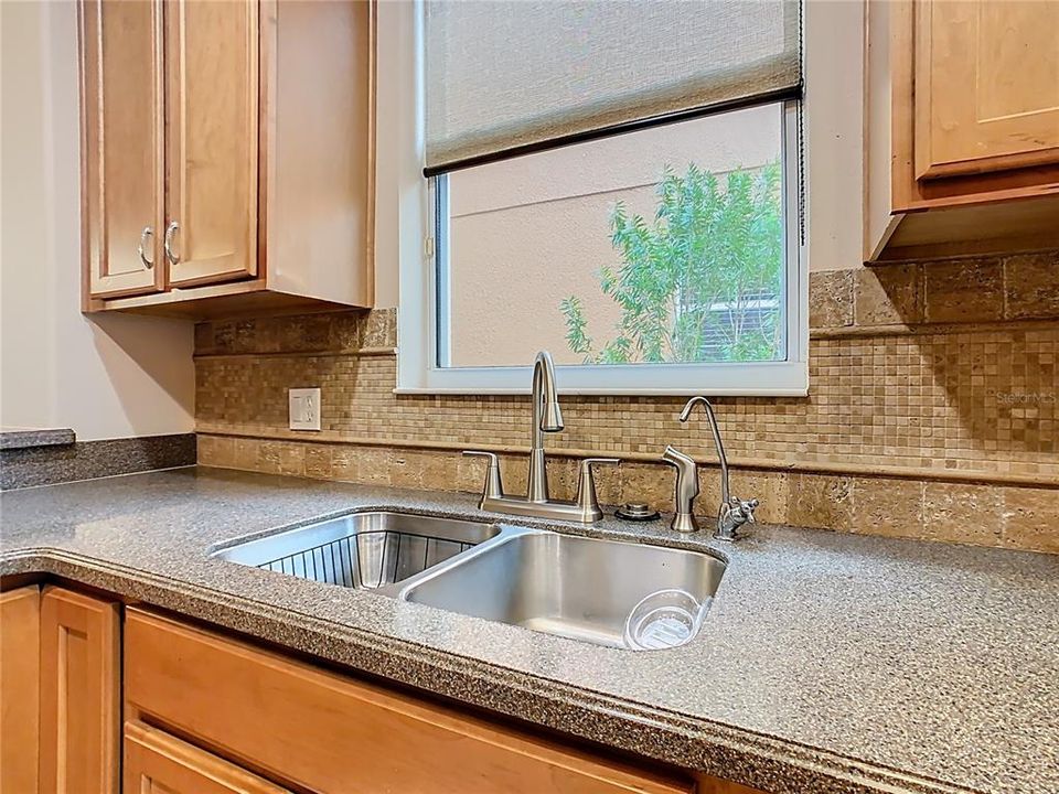 For Sale: $299,900 (2 beds, 2 baths, 1539 Square Feet)