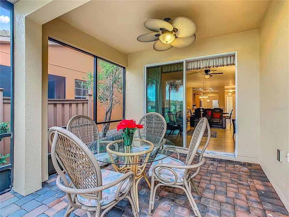 For Sale: $299,900 (2 beds, 2 baths, 1539 Square Feet)