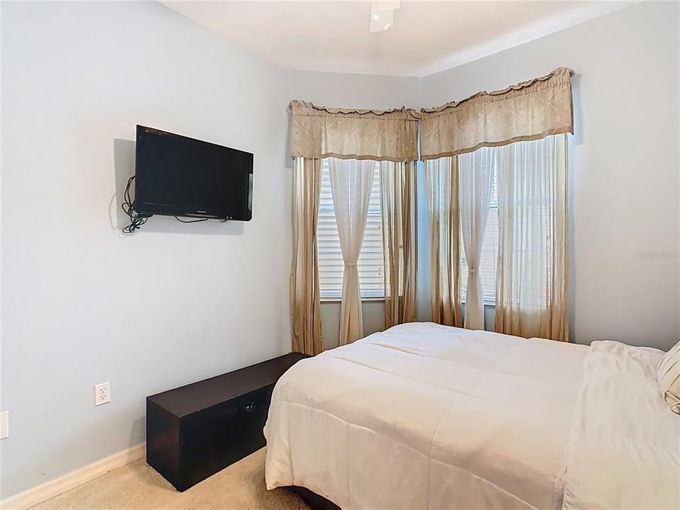 For Sale: $299,900 (2 beds, 2 baths, 1539 Square Feet)