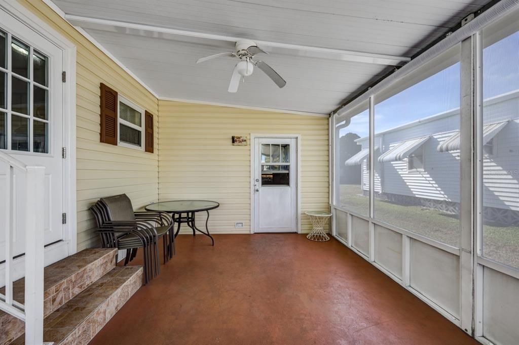 For Sale: $134,900 (2 beds, 2 baths, 912 Square Feet)