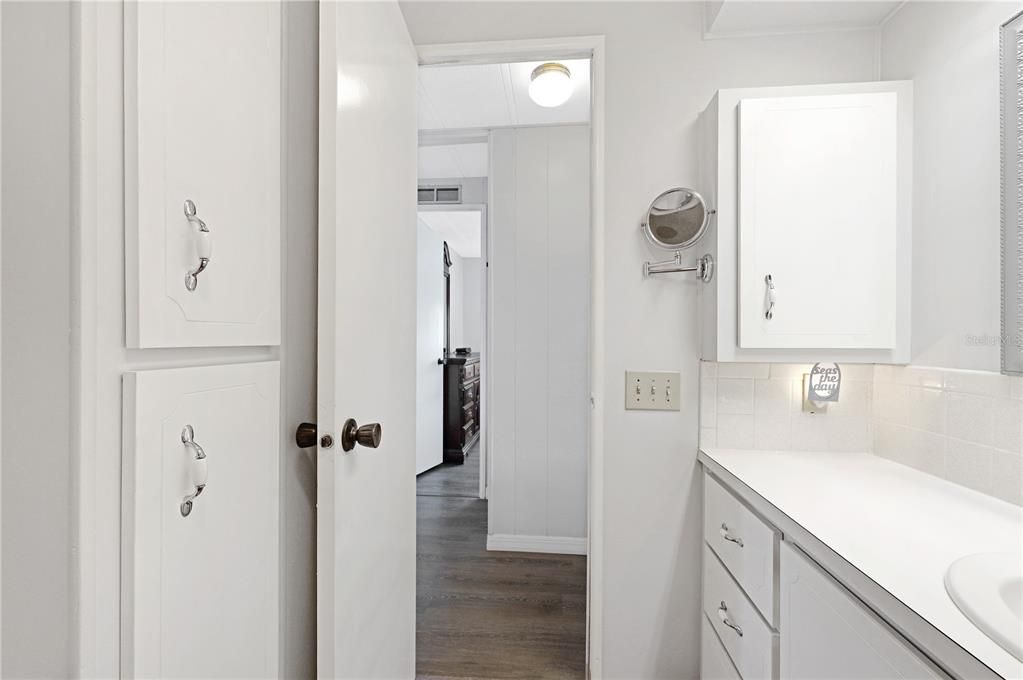 For Sale: $134,900 (2 beds, 2 baths, 912 Square Feet)