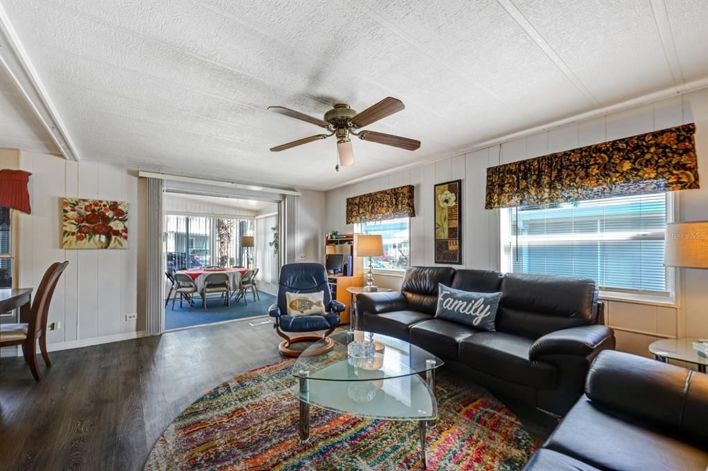 For Sale: $134,900 (2 beds, 2 baths, 912 Square Feet)