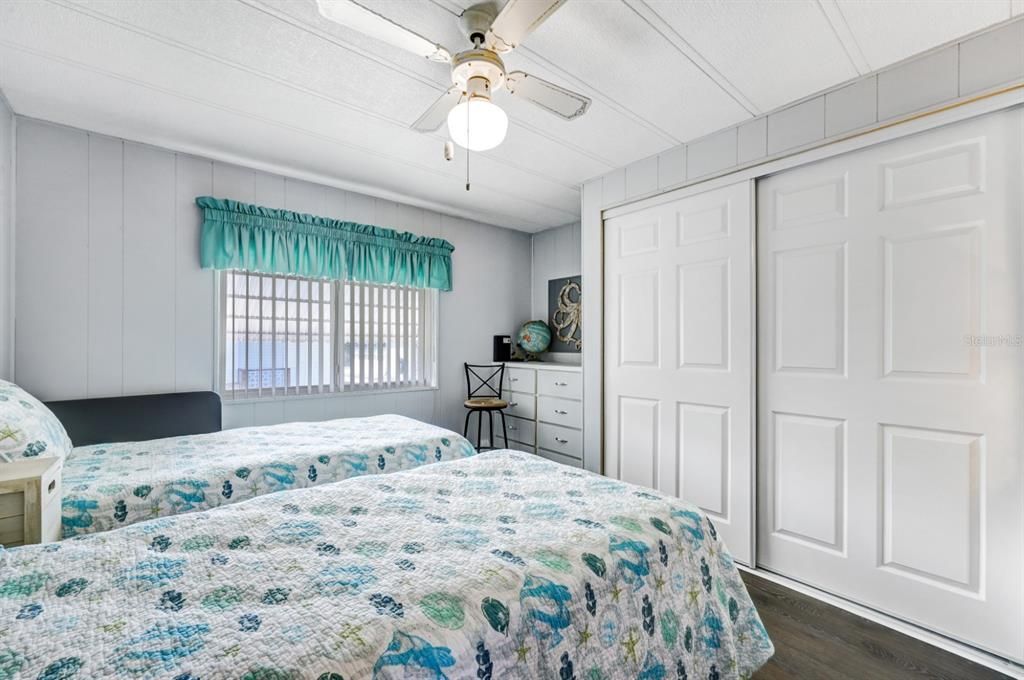 For Sale: $134,900 (2 beds, 2 baths, 912 Square Feet)