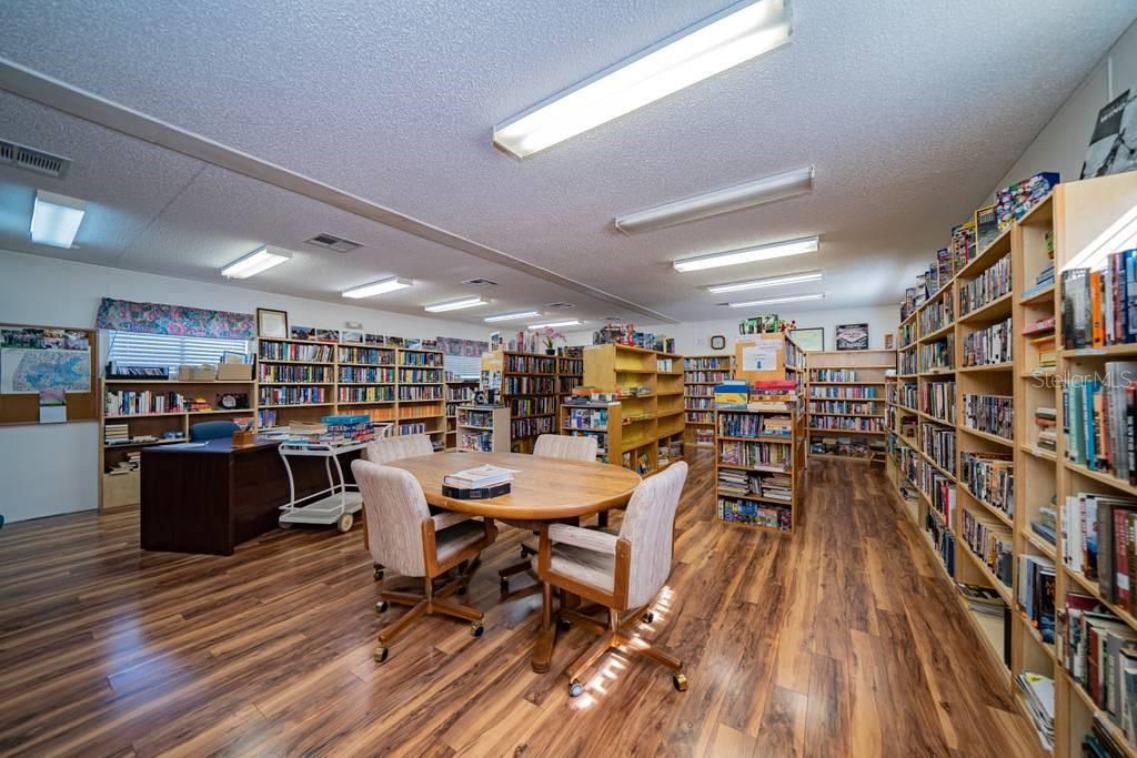 For Sale: $134,900 (2 beds, 2 baths, 912 Square Feet)