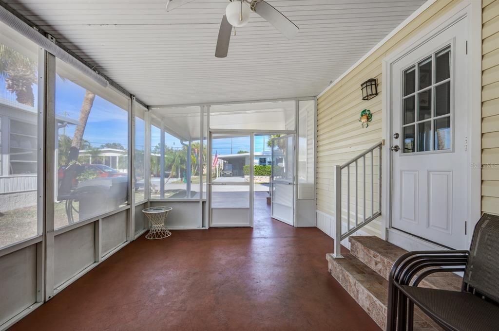 For Sale: $134,900 (2 beds, 2 baths, 912 Square Feet)