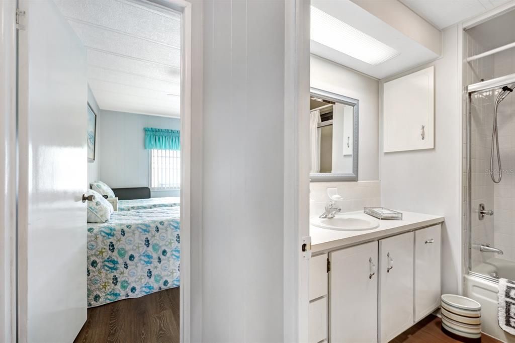 For Sale: $134,900 (2 beds, 2 baths, 912 Square Feet)