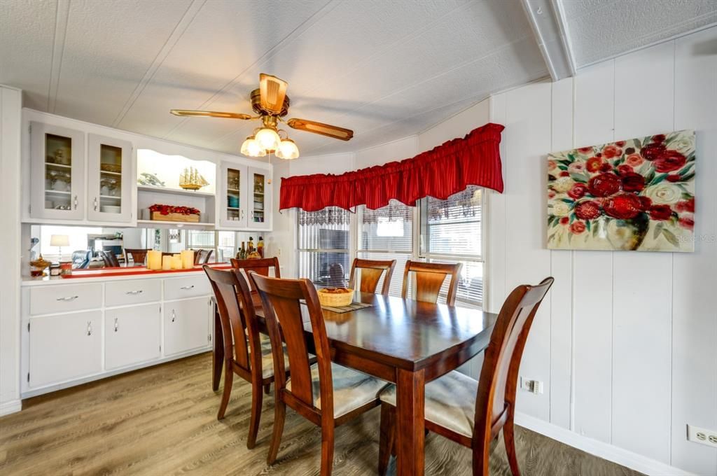 For Sale: $134,900 (2 beds, 2 baths, 912 Square Feet)