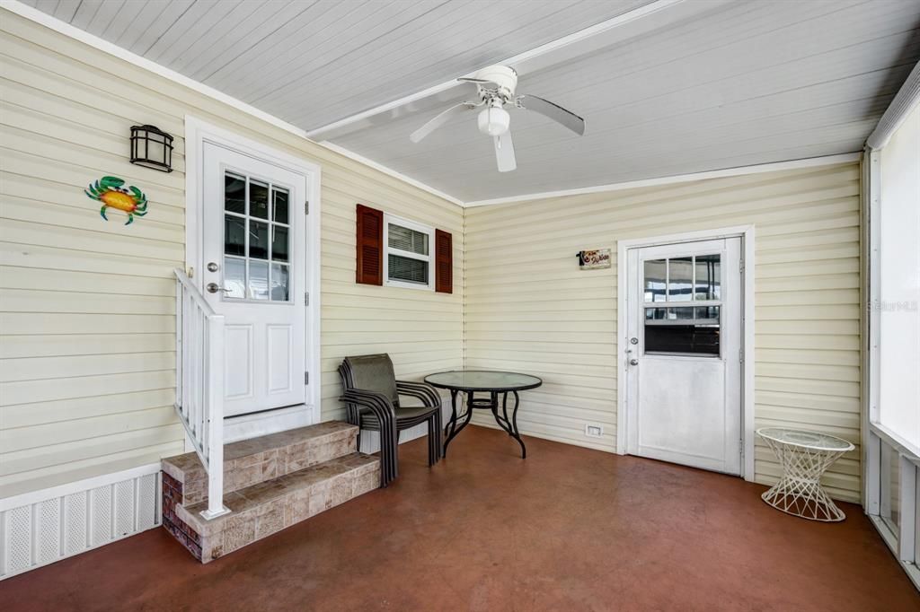 For Sale: $134,900 (2 beds, 2 baths, 912 Square Feet)