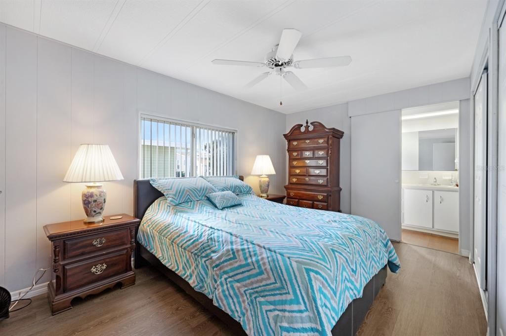 For Sale: $134,900 (2 beds, 2 baths, 912 Square Feet)