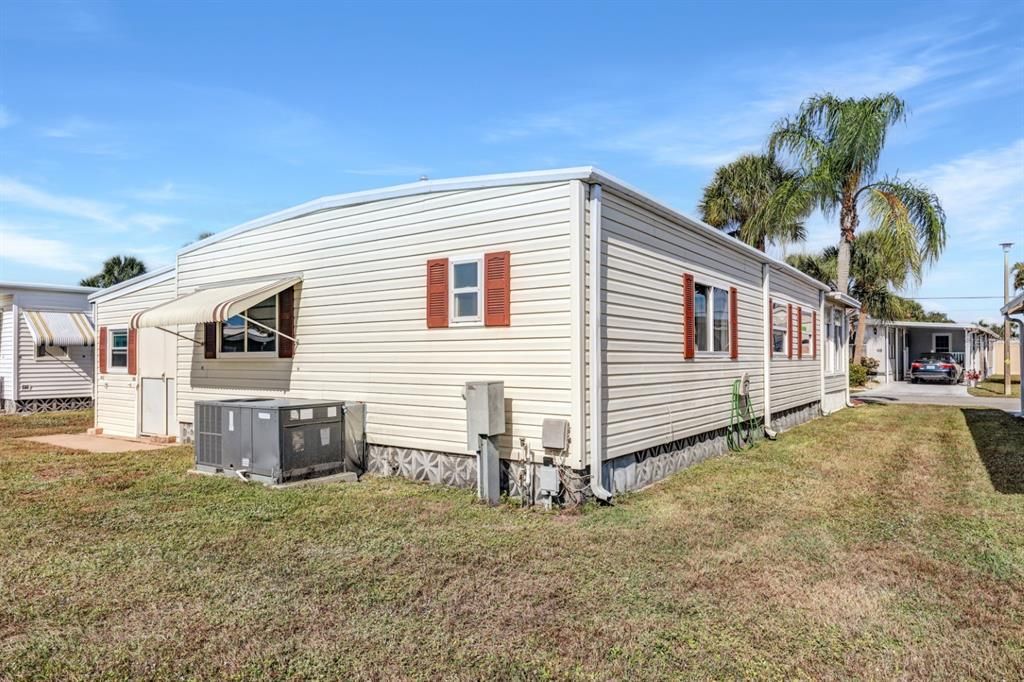 For Sale: $134,900 (2 beds, 2 baths, 912 Square Feet)