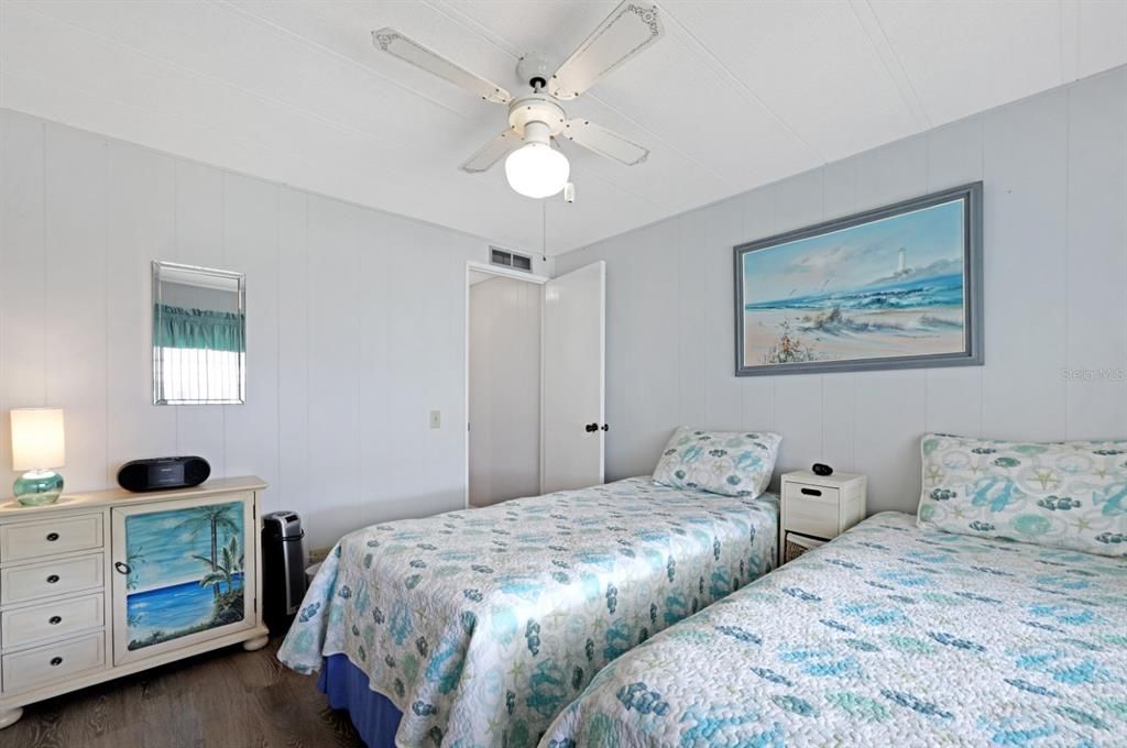 For Sale: $134,900 (2 beds, 2 baths, 912 Square Feet)