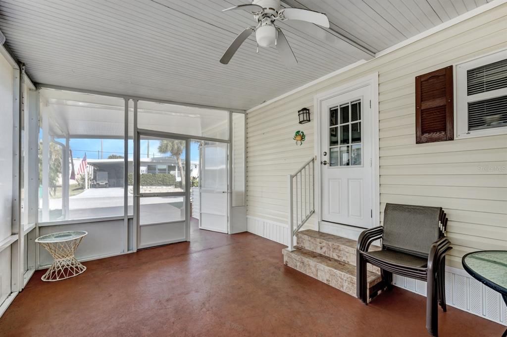 For Sale: $134,900 (2 beds, 2 baths, 912 Square Feet)