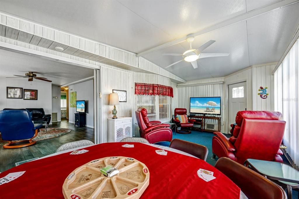 For Sale: $134,900 (2 beds, 2 baths, 912 Square Feet)