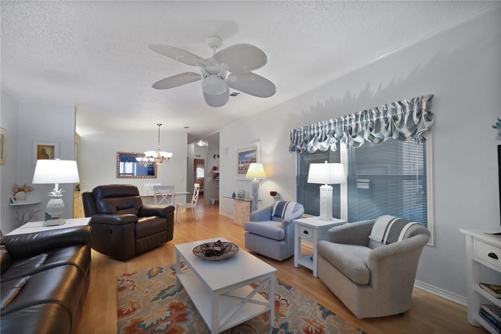 For Sale: $165,000 (2 beds, 2 baths, 1064 Square Feet)