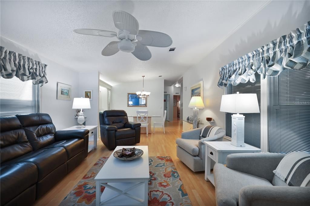 For Sale: $165,000 (2 beds, 2 baths, 1064 Square Feet)