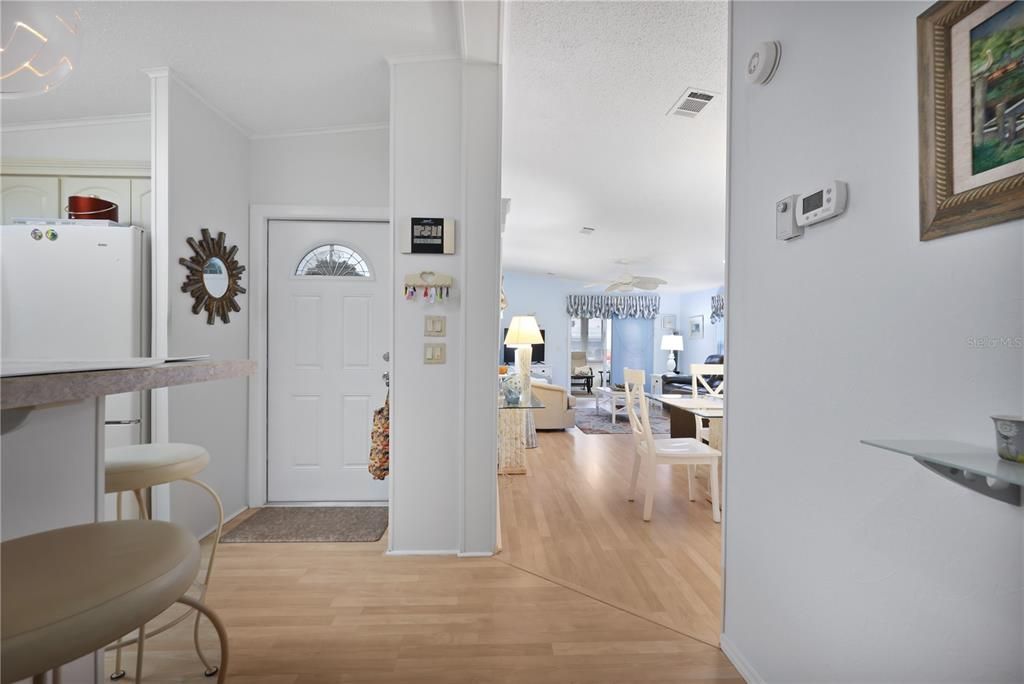 For Sale: $165,000 (2 beds, 2 baths, 1064 Square Feet)