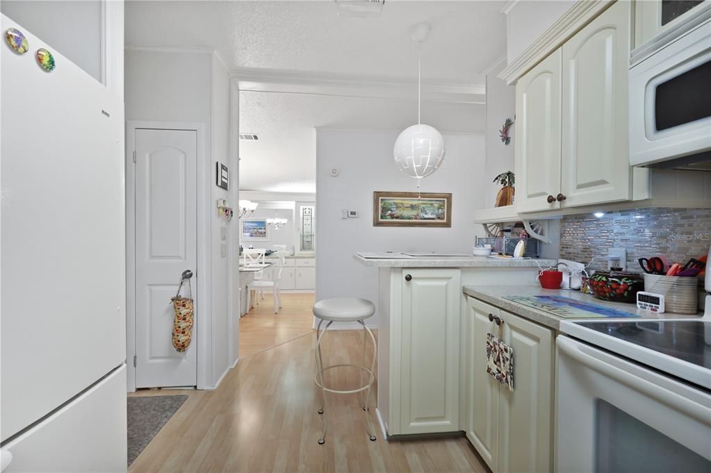 For Sale: $165,000 (2 beds, 2 baths, 1064 Square Feet)