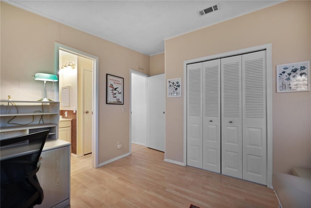 For Sale: $165,000 (2 beds, 2 baths, 1064 Square Feet)