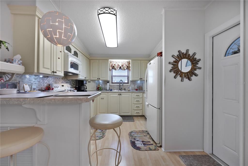 For Sale: $165,000 (2 beds, 2 baths, 1064 Square Feet)