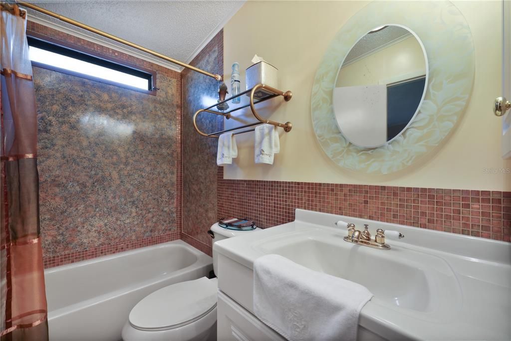 For Sale: $165,000 (2 beds, 2 baths, 1064 Square Feet)