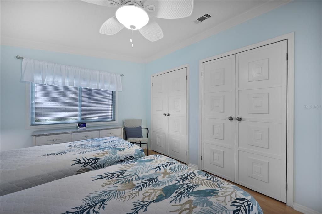 For Sale: $165,000 (2 beds, 2 baths, 1064 Square Feet)