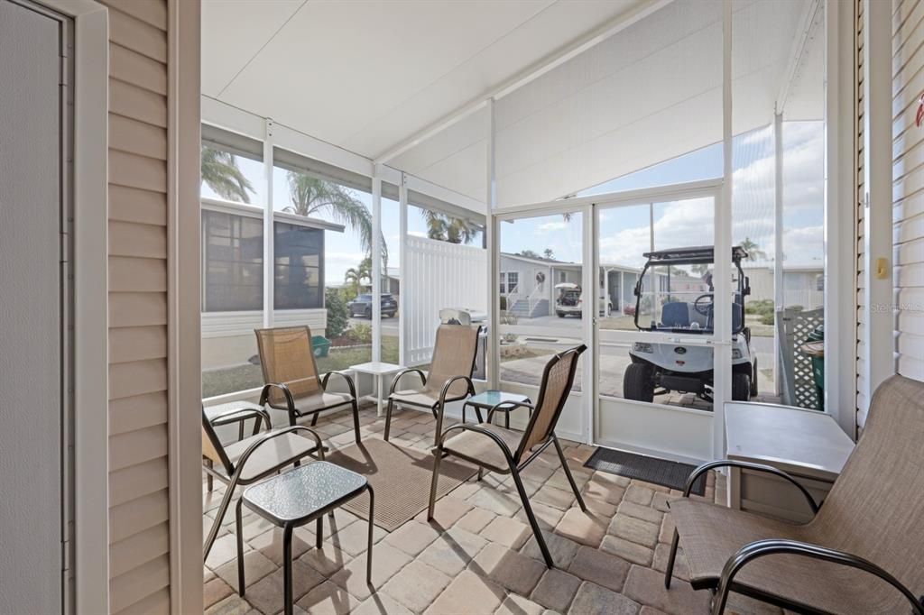 For Sale: $165,000 (2 beds, 2 baths, 1064 Square Feet)