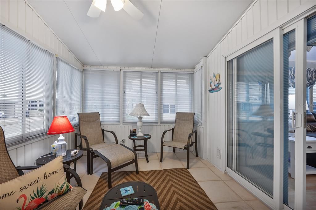 For Sale: $165,000 (2 beds, 2 baths, 1064 Square Feet)