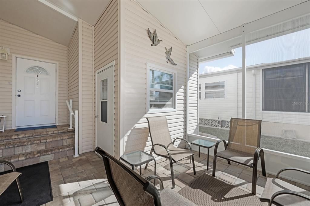 For Sale: $165,000 (2 beds, 2 baths, 1064 Square Feet)