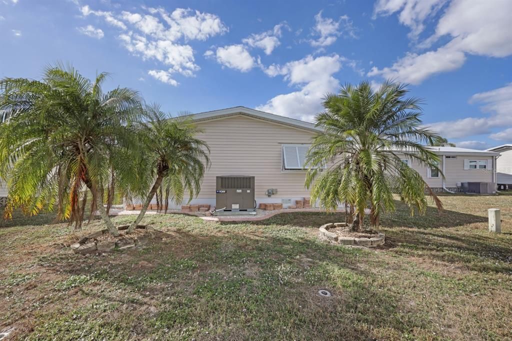 For Sale: $165,000 (2 beds, 2 baths, 1064 Square Feet)