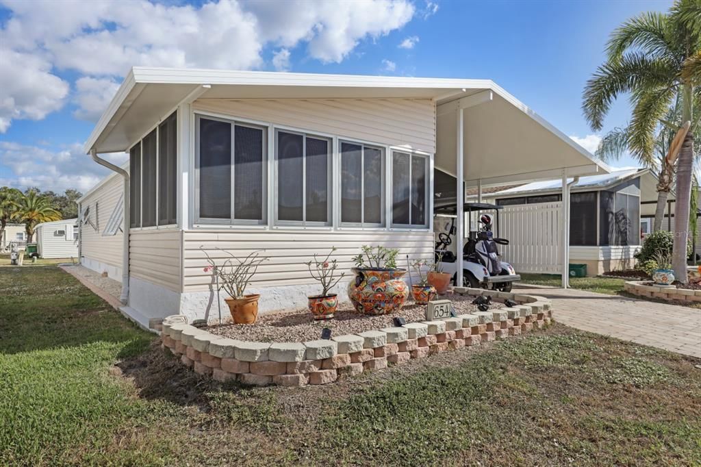 For Sale: $165,000 (2 beds, 2 baths, 1064 Square Feet)