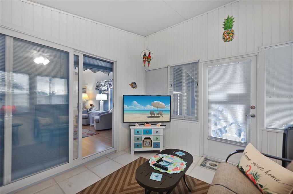 For Sale: $165,000 (2 beds, 2 baths, 1064 Square Feet)