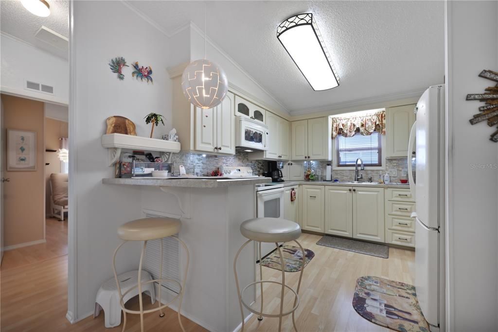 For Sale: $165,000 (2 beds, 2 baths, 1064 Square Feet)