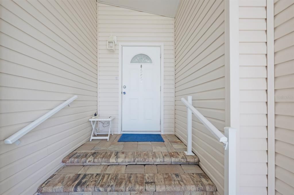 For Sale: $165,000 (2 beds, 2 baths, 1064 Square Feet)