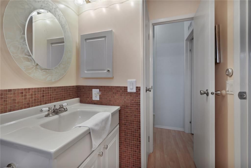 For Sale: $165,000 (2 beds, 2 baths, 1064 Square Feet)