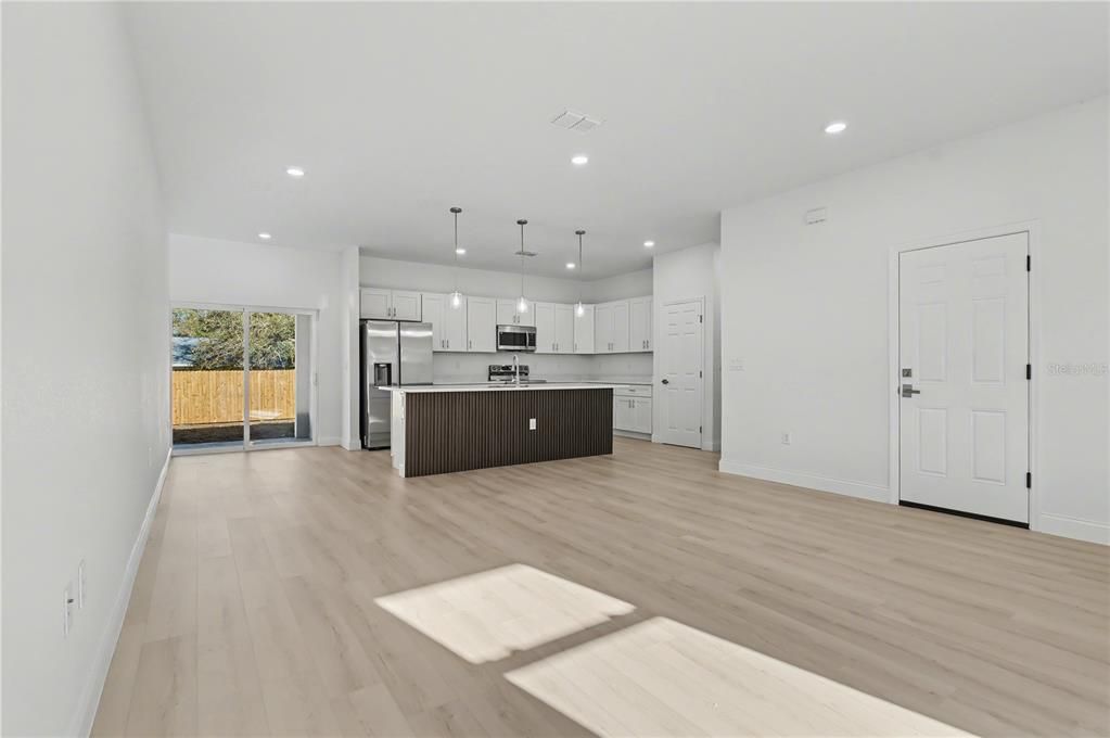 En Venta: $293,900 (4 camas, 2 baños, 1816 Pies cuadrados)