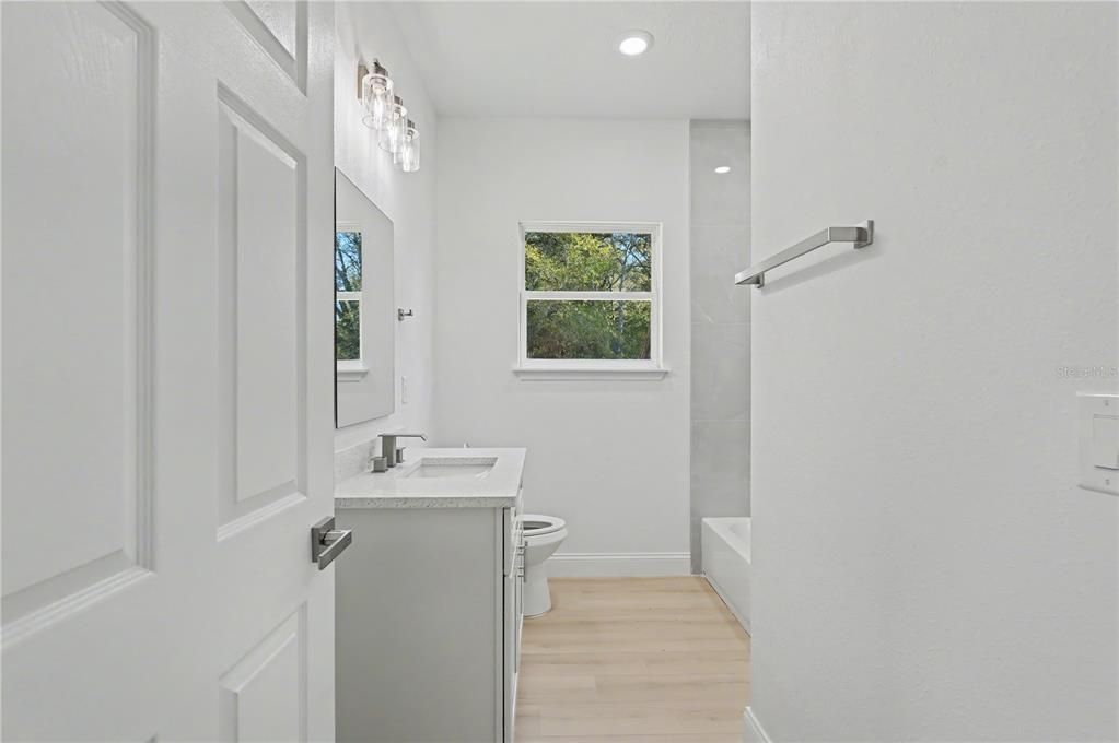 En Venta: $293,900 (4 camas, 2 baños, 1816 Pies cuadrados)