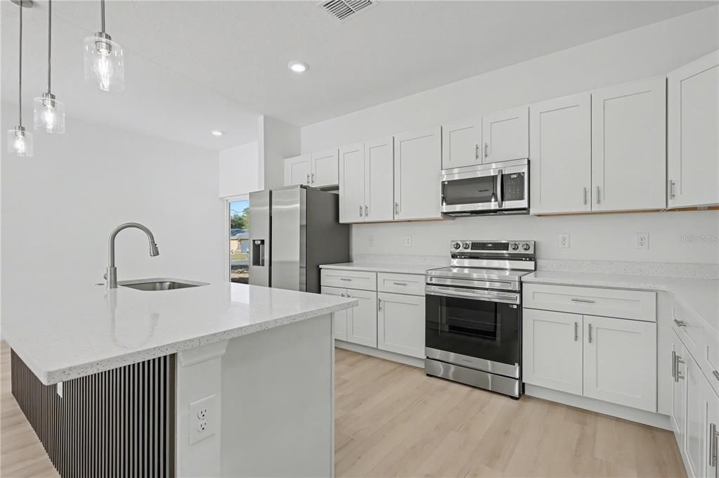 En Venta: $293,900 (4 camas, 2 baños, 1816 Pies cuadrados)