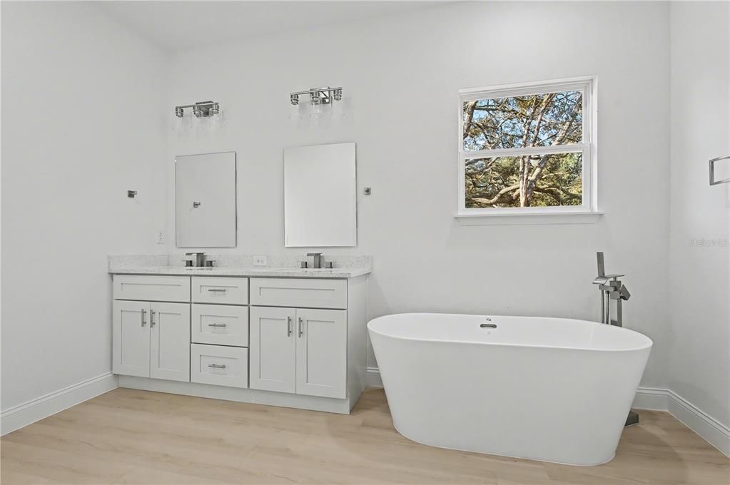 En Venta: $293,900 (4 camas, 2 baños, 1816 Pies cuadrados)