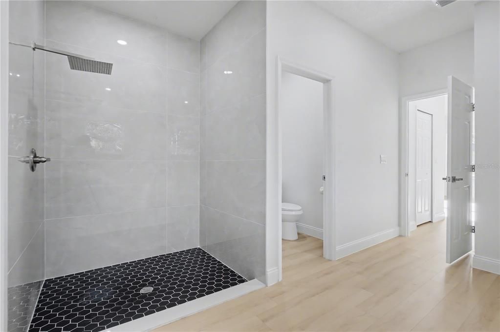 En Venta: $293,900 (4 camas, 2 baños, 1816 Pies cuadrados)