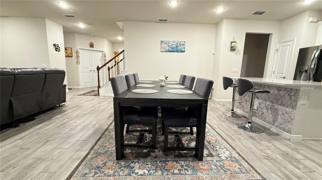 For Rent: $2,850 (5 beds, 2 baths, 2386 Square Feet)