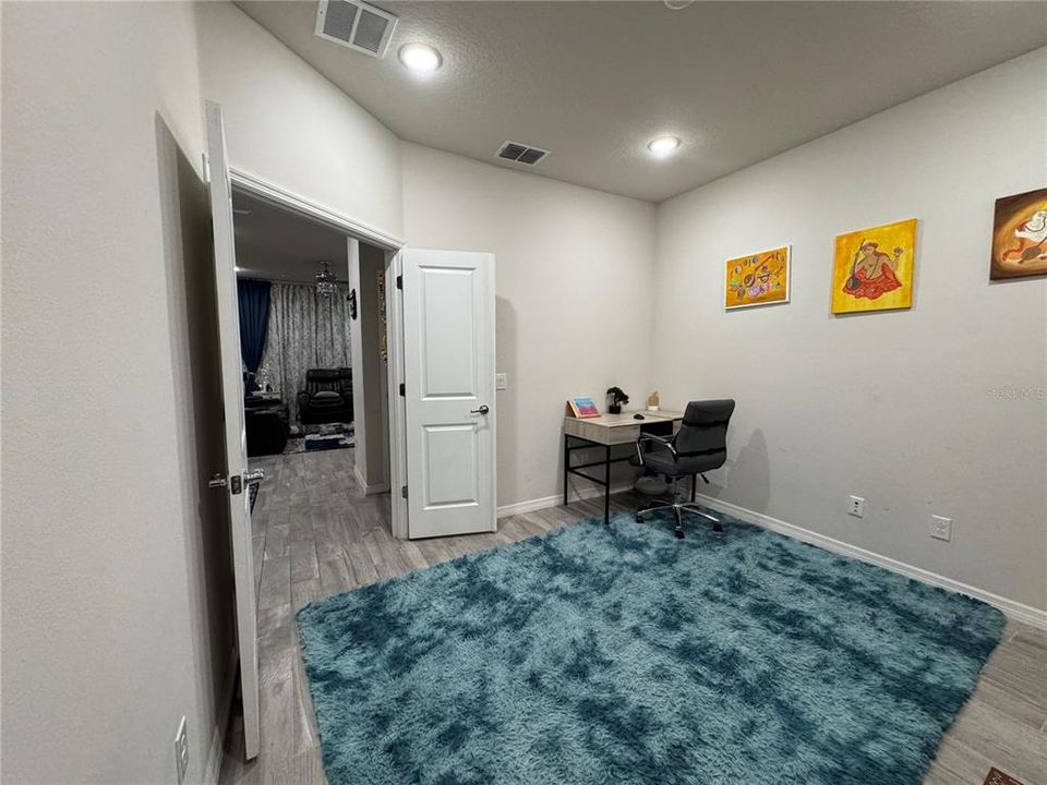 For Rent: $2,850 (5 beds, 2 baths, 2386 Square Feet)